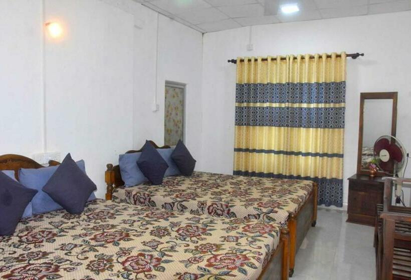 פנסיון Meegahapokuna Resort