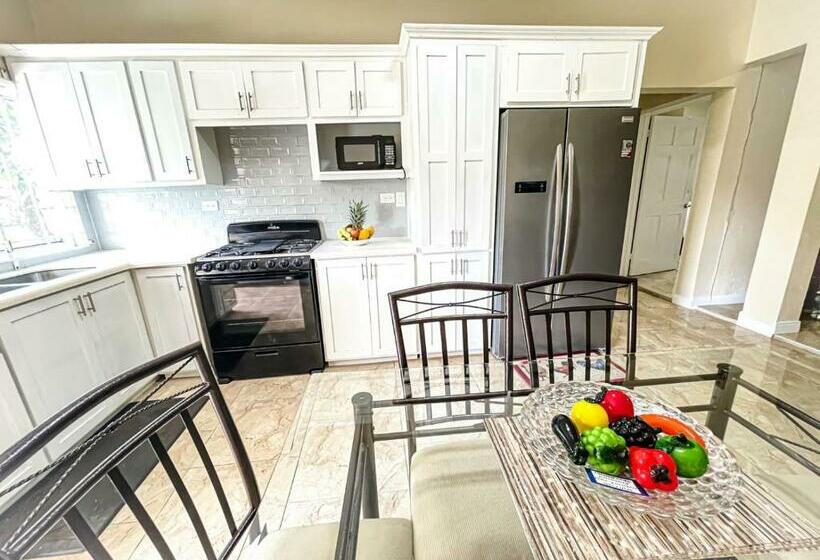 펜션 Red Hassell Manor