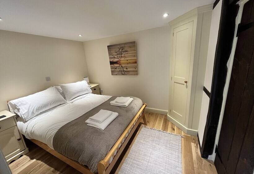 Swan House Tea Room And Bed & Breakfast