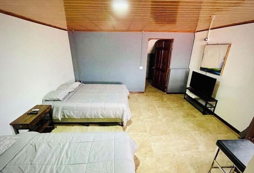 ベッドアンドブレックファースト Gufo Rooms , Apartahotel , La Fortuna Volcan Arenal
