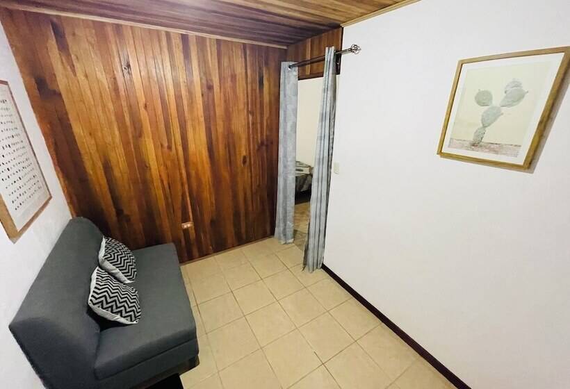 ベッドアンドブレックファースト Gufo Rooms , Apartahotel , La Fortuna Volcan Arenal