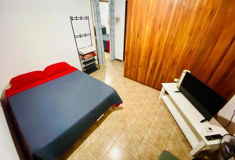 ベッドアンドブレックファースト Gufo Rooms , Apartahotel , La Fortuna Volcan Arenal