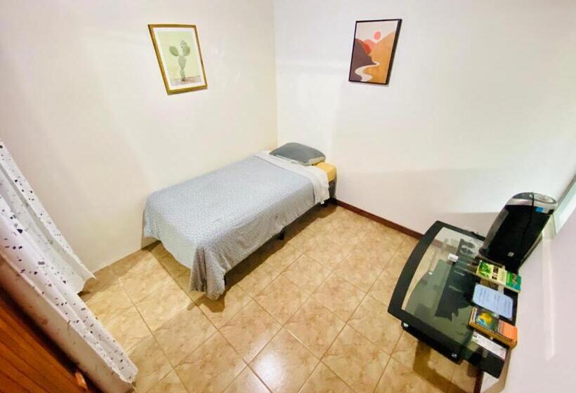 ベッドアンドブレックファースト Gufo Rooms , Apartahotel , La Fortuna Volcan Arenal