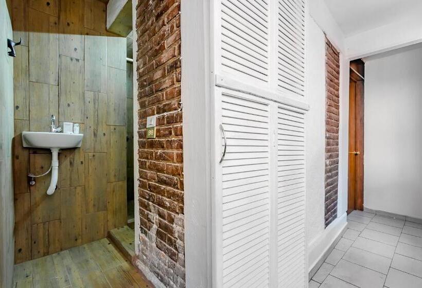 Отель Oasis Airport