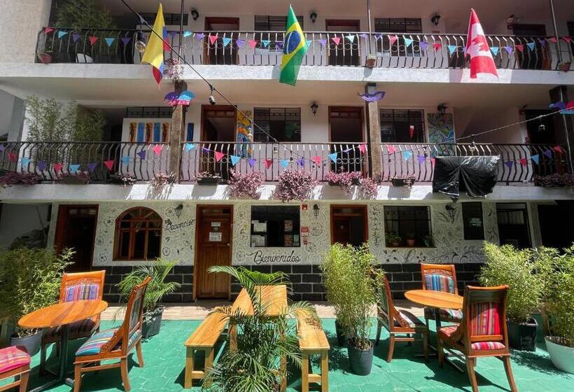 فندق El Jardín Escondido Party Hostel