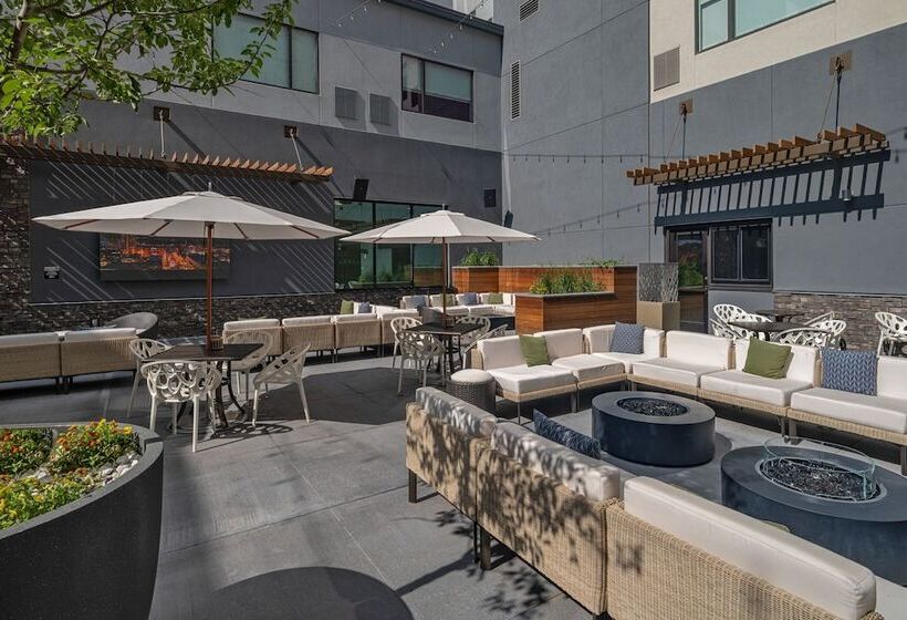 هتل Element Colorado Springs Downtown