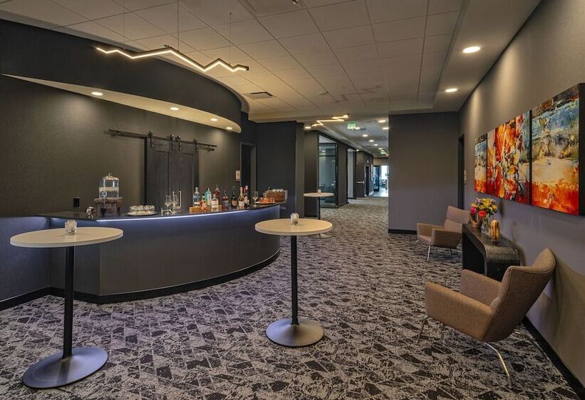 هتل Element Colorado Springs Downtown