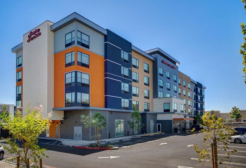 فندق Hampton Inn & Suites Ontario Rancho Cucamonga