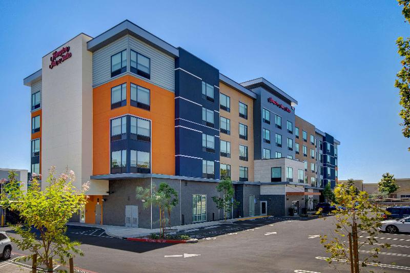 فندق Hampton Inn & Suites Ontario Rancho Cucamonga