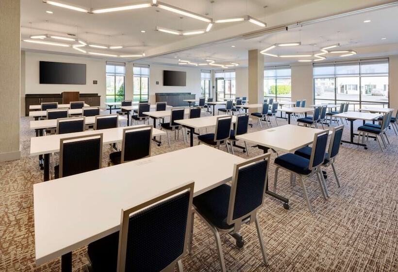 Отель Hilton Garden Inn Haymarket