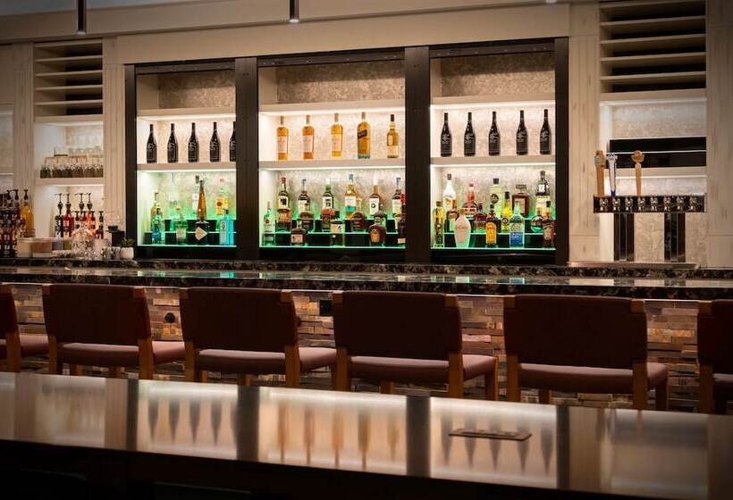 Отель Hilton Garden Inn Haymarket