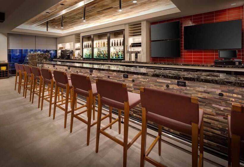 Отель Hilton Garden Inn Haymarket