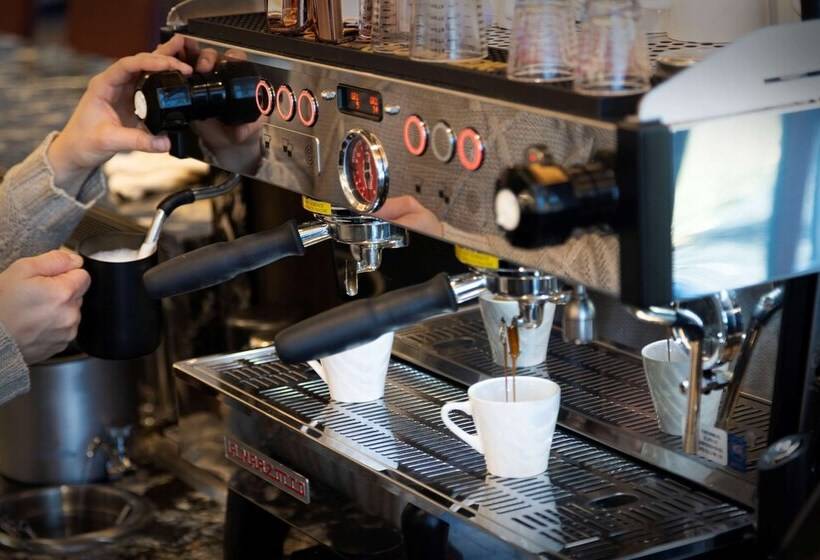 Отель Hilton Garden Inn Haymarket