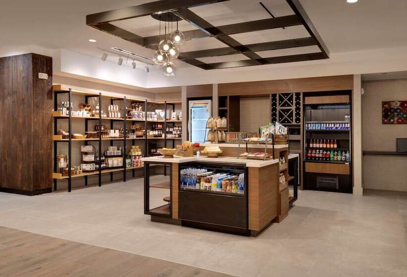 Отель Hilton Garden Inn Haymarket