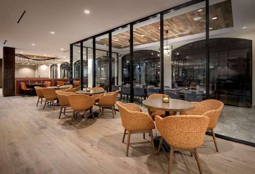 Отель Hilton Garden Inn Haymarket