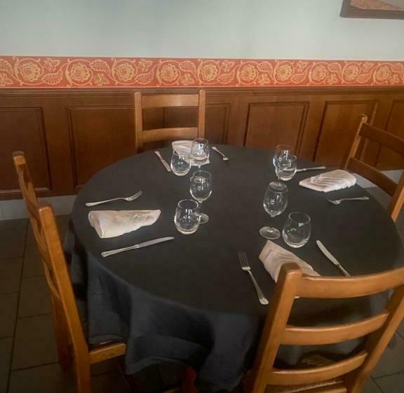 Отель Hôtel Du Commerce