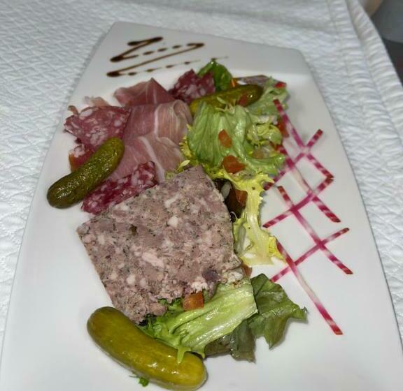 Отель Hôtel Du Commerce