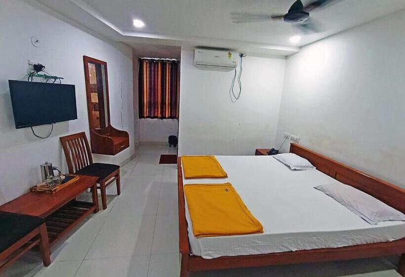 Отель Staymaker Shri Shakti Residency