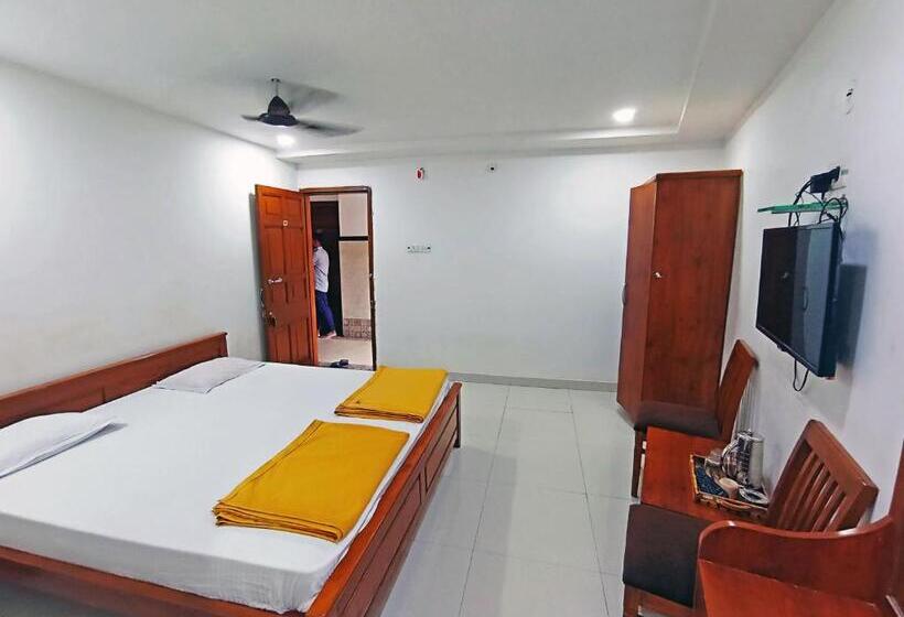 Отель Staymaker Shri Shakti Residency