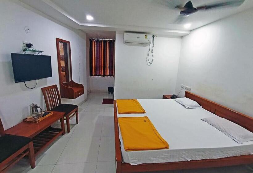 Отель Staymaker Shri Shakti Residency