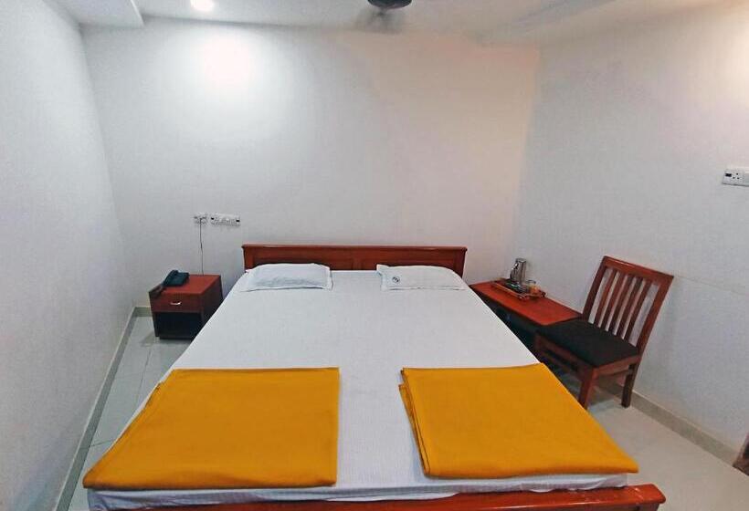 Отель Staymaker Shri Shakti Residency