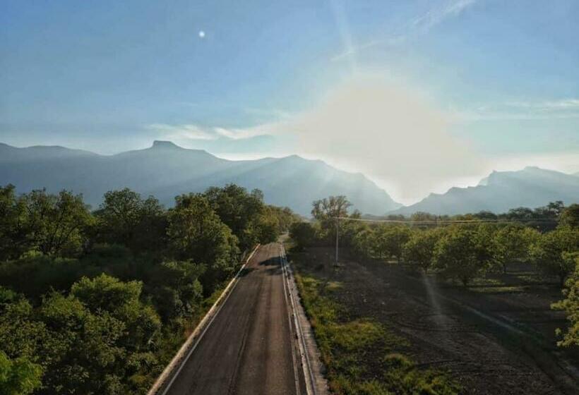 بنسيون La Casita Inn Bustamante