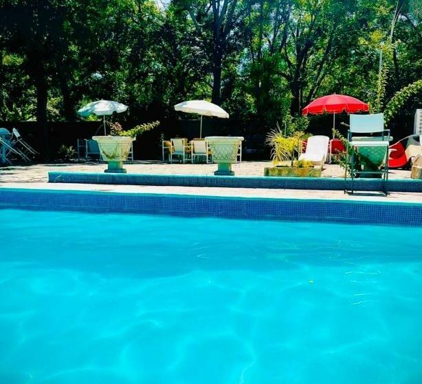 פנסיון La Casita Inn Bustamante