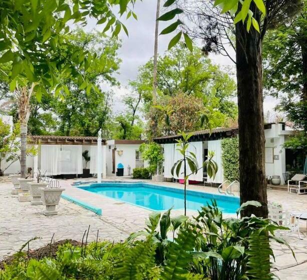 بنسيون La Casita Inn Bustamante