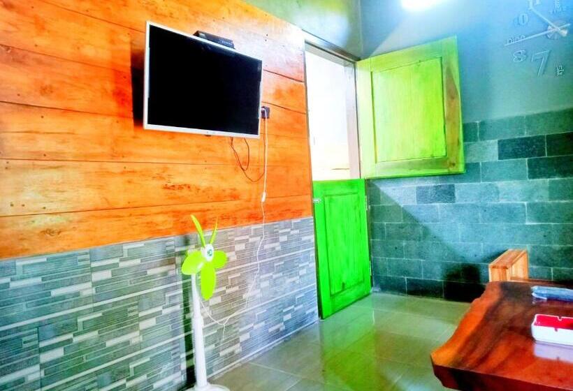 Пансион Pine Tree House