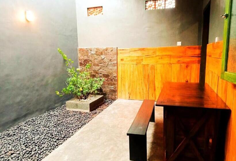 Пансион Pine Tree House