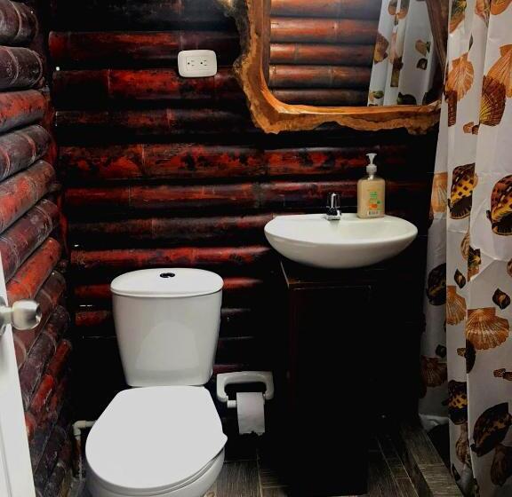 펜션 Room In Lodge Family Cabin With River View