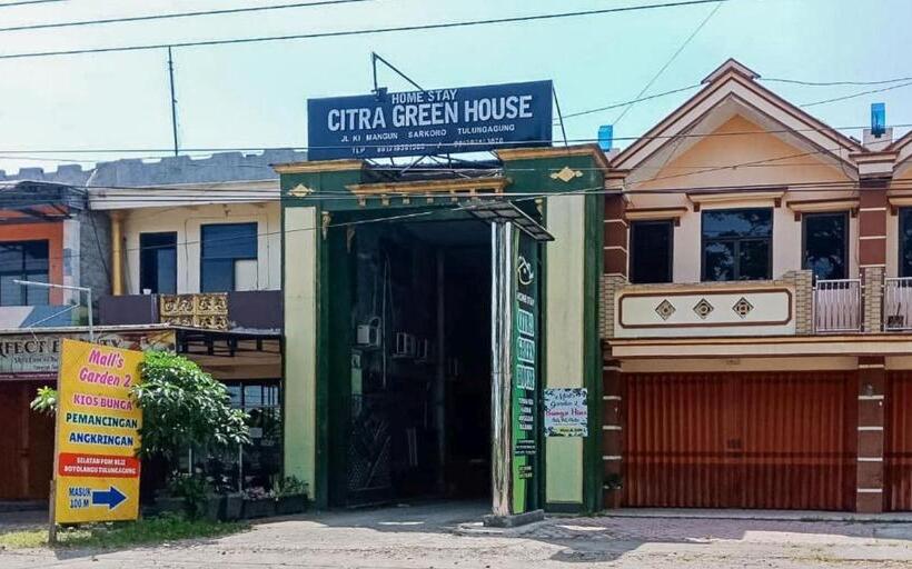 בית מלון כפרי Citra Green House Syariah Near Universitas Tulungagung