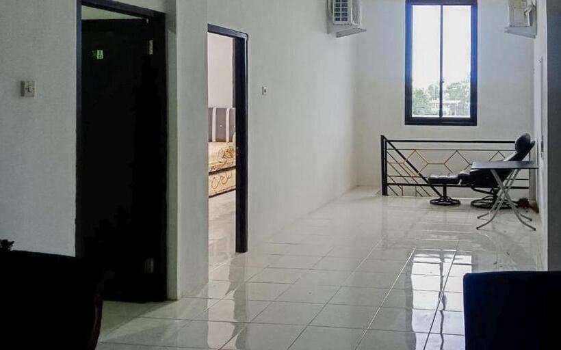 ホテル Citra Green House Syariah Near Universitas Tulungagung