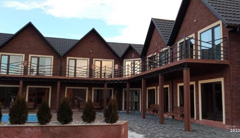 هتل Four Seasons In Carpathians