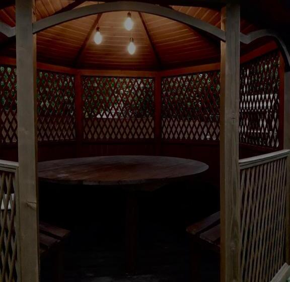 هتل Four Seasons In Carpathians