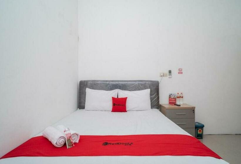 ホテル Reddoorz Near Rs Mitra Keluarga Waru