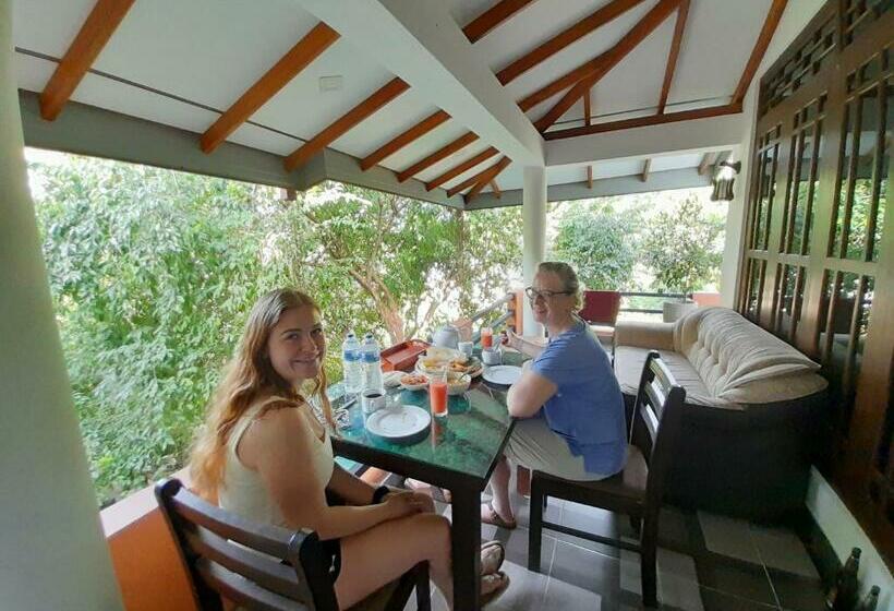 Отель Sadee S Place