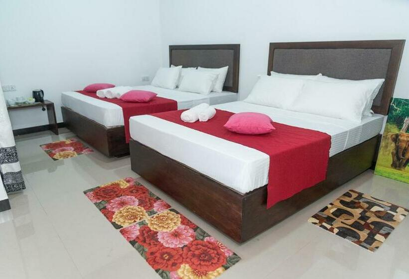 Отель Sadee S Place