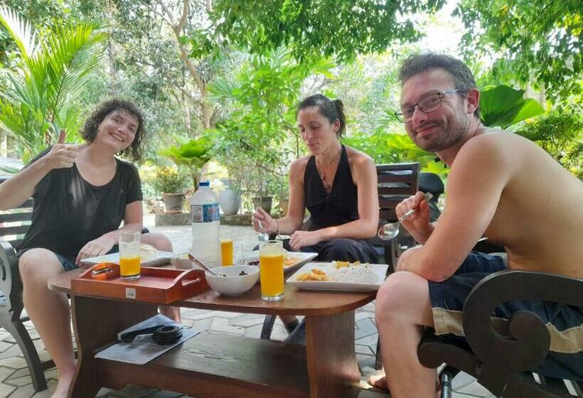 Отель Sadee S Place