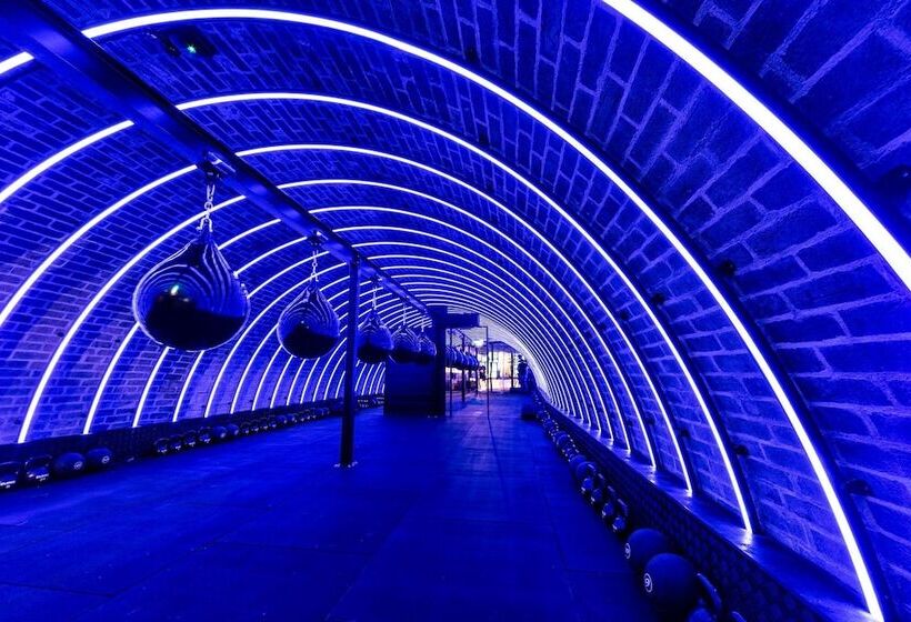 酒店 The Dean Galway