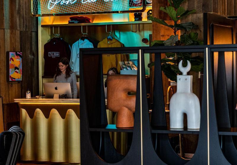 酒店 The Dean Galway