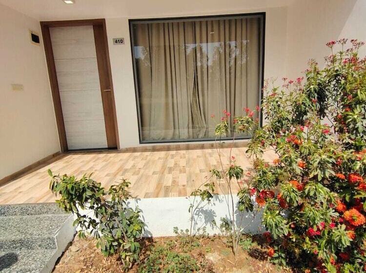 Hotel The Desert Den  Little Rann Of Kutch