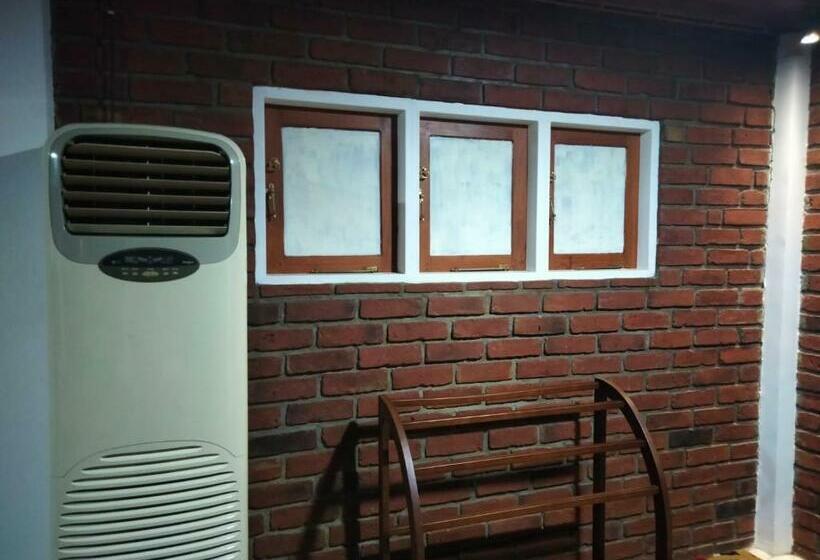 בית מלון כפרי Whiteroyal