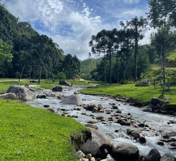 Пансион Caminhos Da Serra Do Tabuleiro   Chalé Das árvores
