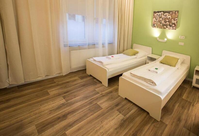 بنسيون Guesthouse Köhn51, Zentral Gelegene, Stilvoll Eingerichtete Zimmer Mit Eigener Teeküche