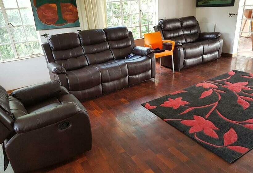 ペンション Quarterdeck Villa