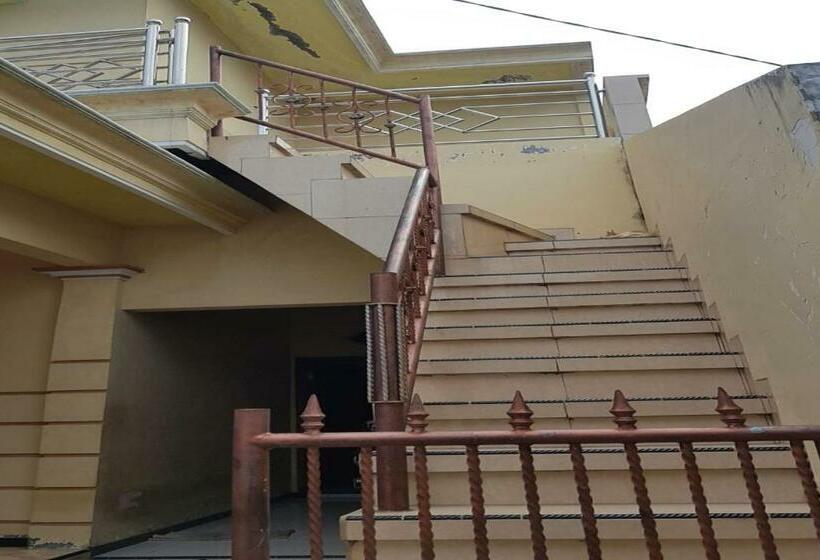 펜션 Rumah Kos Qia Syariah