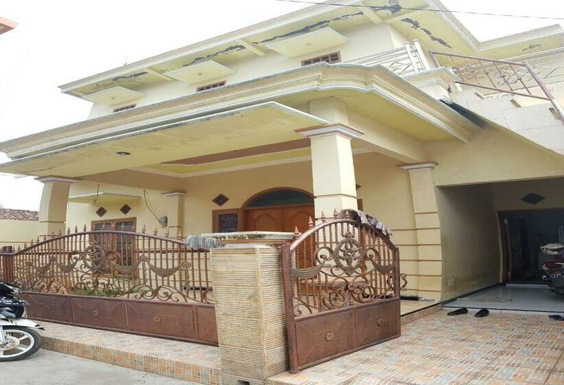 펜션 Rumah Kos Qia Syariah