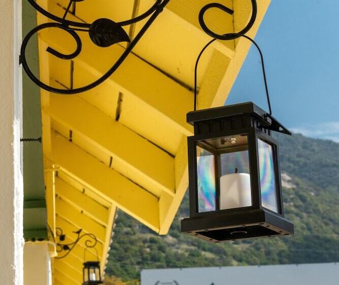 호스텔 Genas S Sierra Inn & Restaurant