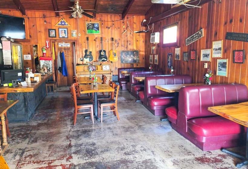 호스텔 Genas S Sierra Inn & Restaurant